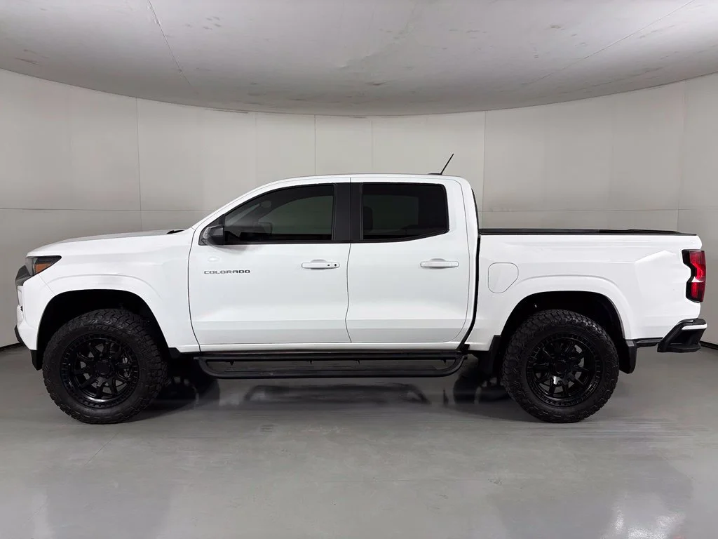 Used 2024 Summit White Chevrolet LT image 5
