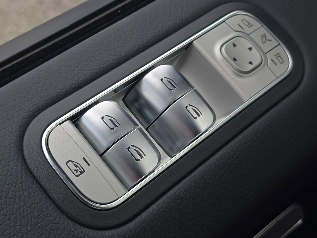 New 2026 MANUFAKTUR Desert Sand non-metallic Mercedes-Benz G 550 image 66