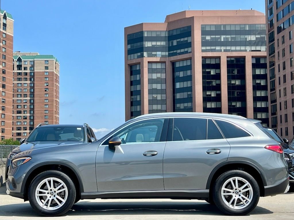 Certified Used 2023  Mercedes-Benz GLC 300 image 8