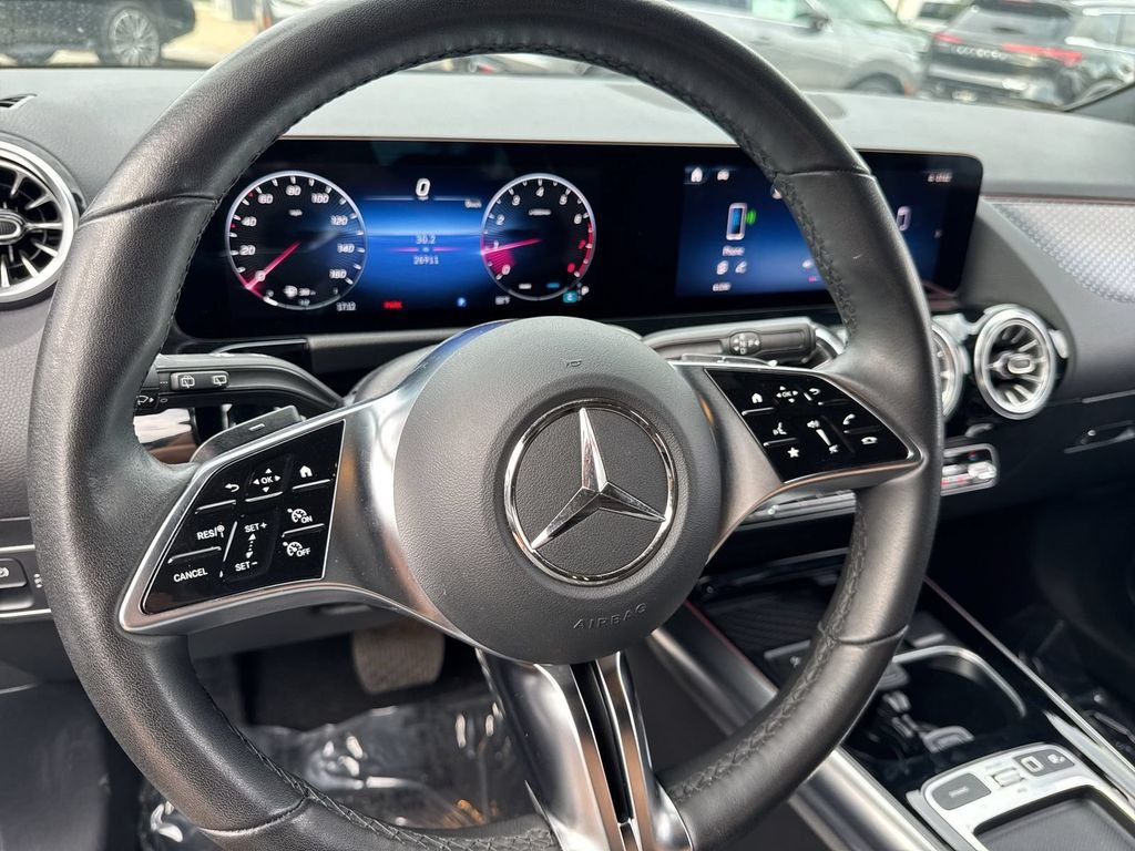 Used 2025  Mercedes-Benz GLA 250 image 14