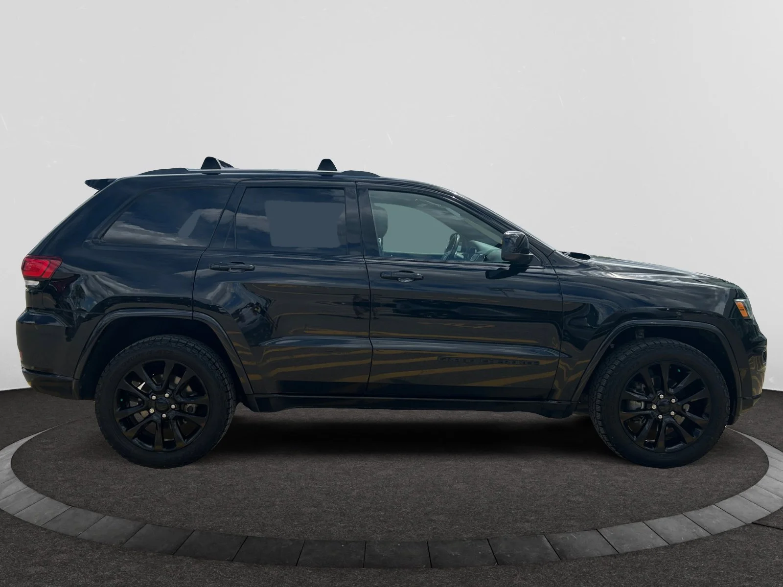 Used 2019 Diamond Black Crystal Pearl Jeep ALTITUDE image 6