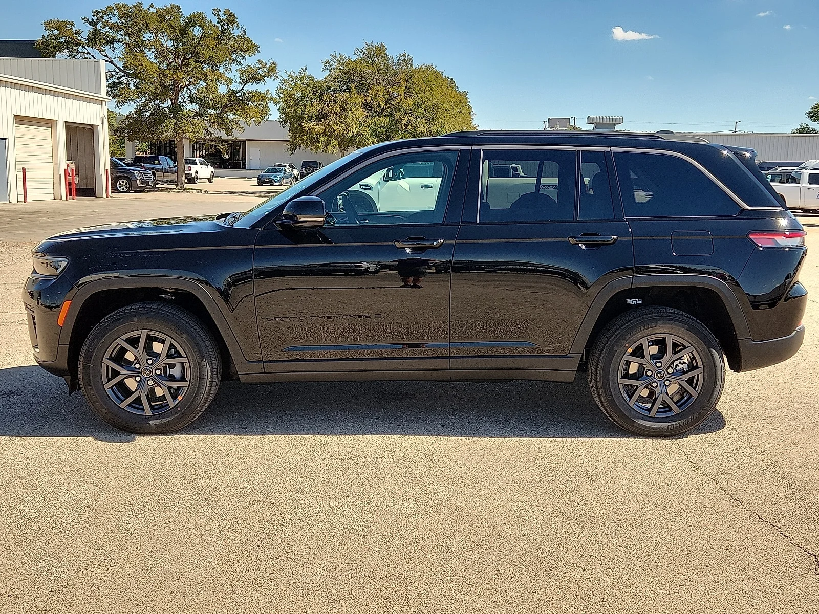 New 2027 High-Gloss Black Paint Jeep LAREDO ALTITUDE 4X4 image 2