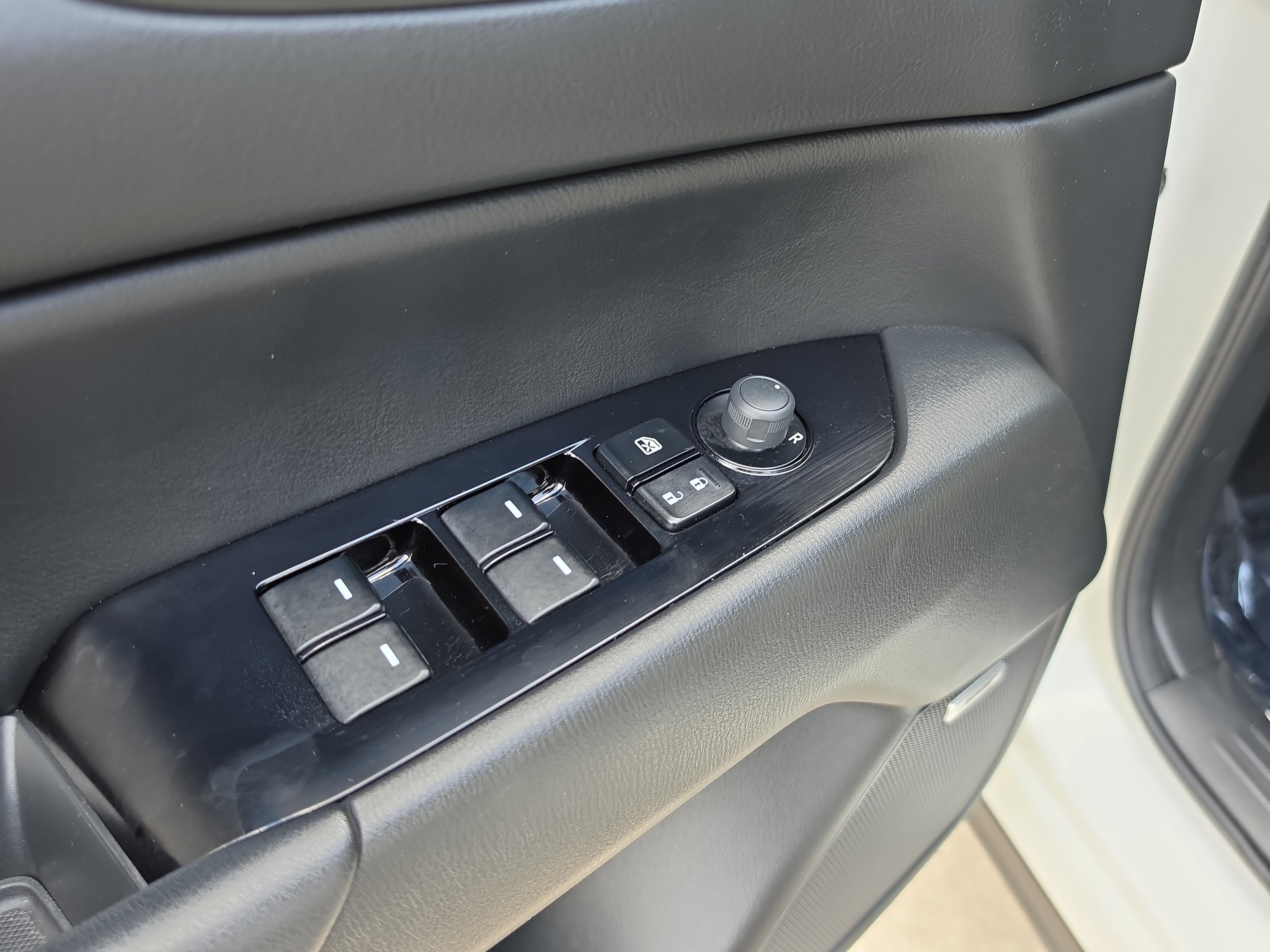Used 2018 Snowflake White Pearl Mica Mazda Touring image 20