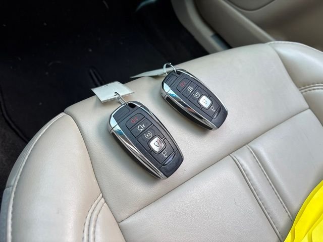 Used 2018 Gray Lincoln Premiere image 22