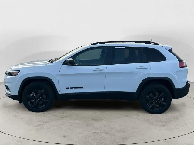 Used 2022 Bright White Clearcoat Jeep Latitude Lux image 8