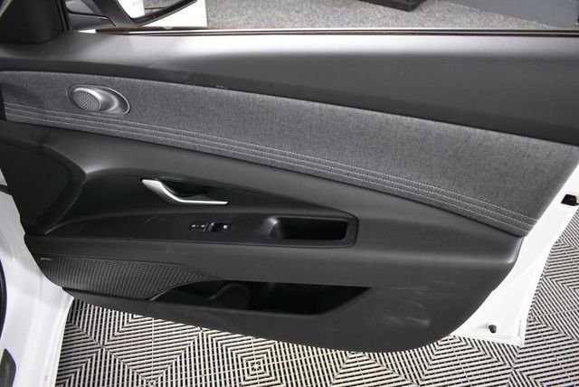 2025 Hyundai Elantra Limited - Photo 15