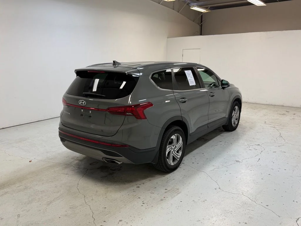Certified Used 2022 Gray Hyundai SE image 3