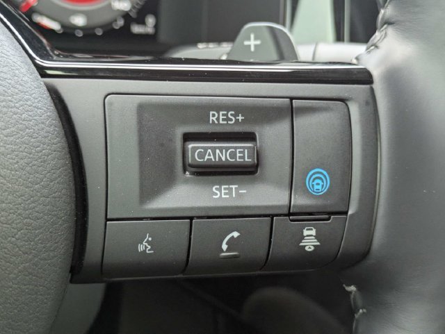 Used 2025 Gray Nissan Platinum image 27