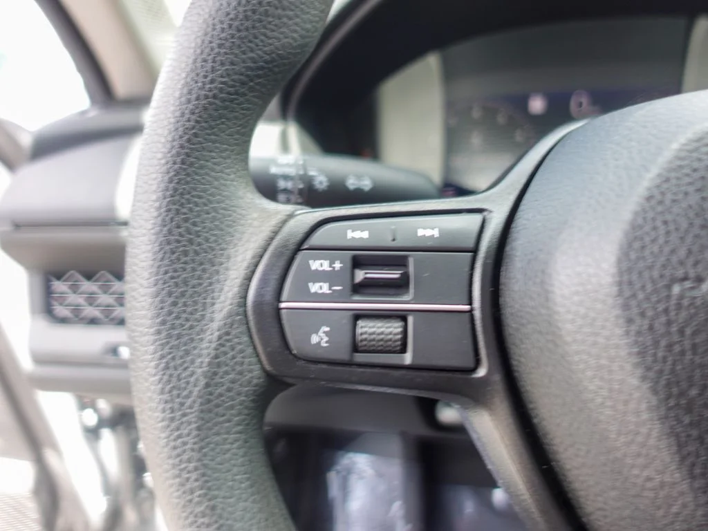 Used 2025 Urban Gray Pearl Honda SE image 13