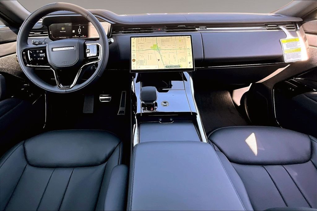 New 2026 SANTORINI BLACK Land Rover Dynamic SE image 5