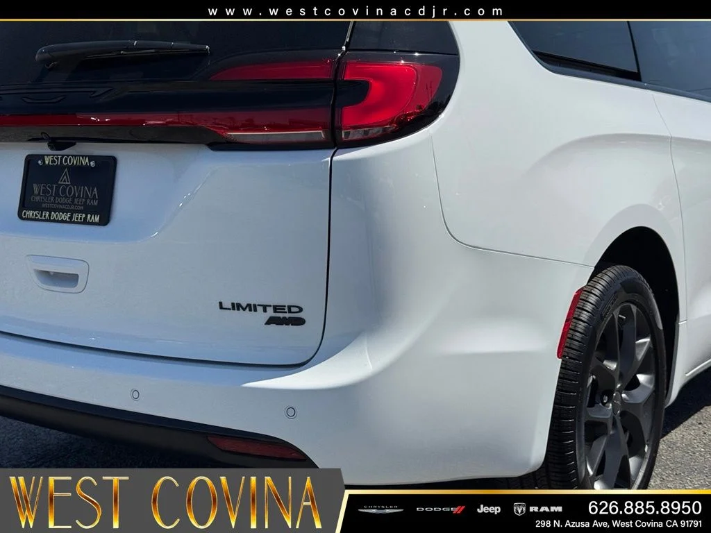 New 2027 Bright White Clear-Coat Exterior Paint Chrysler Limited image 17