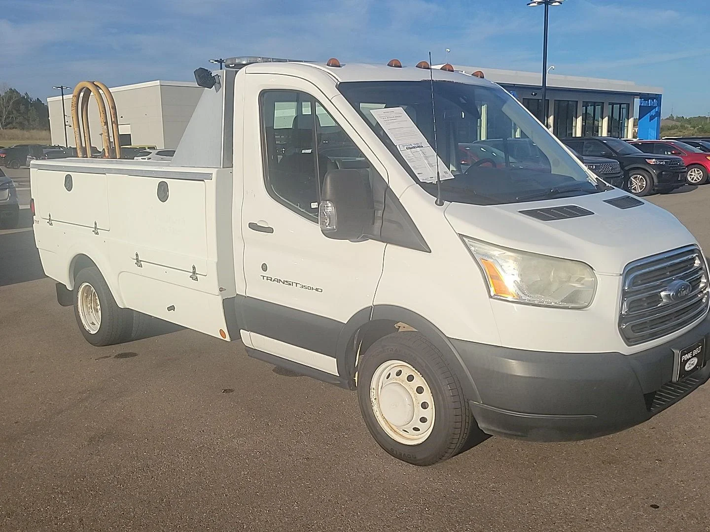 Used 2016 Oxford White Ford T-350 138" 9950 GVWR DRW image 22