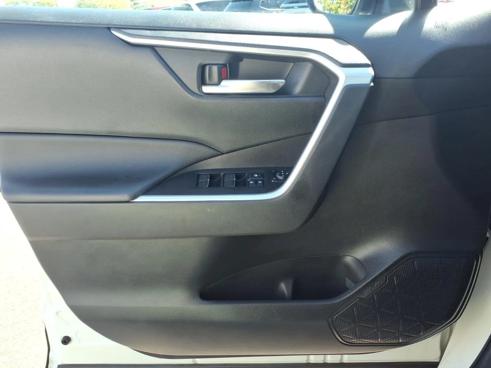 Used 2022  Toyota XLE image 28