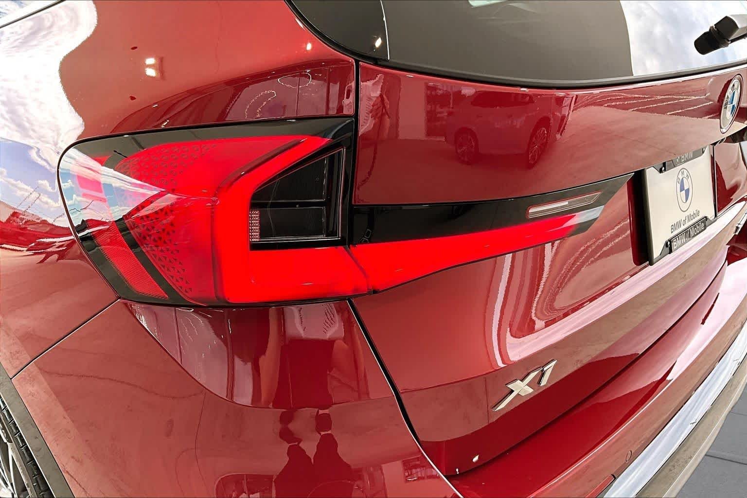 New 2026 Vegas Red Metallic BMW xDrive28i image 15