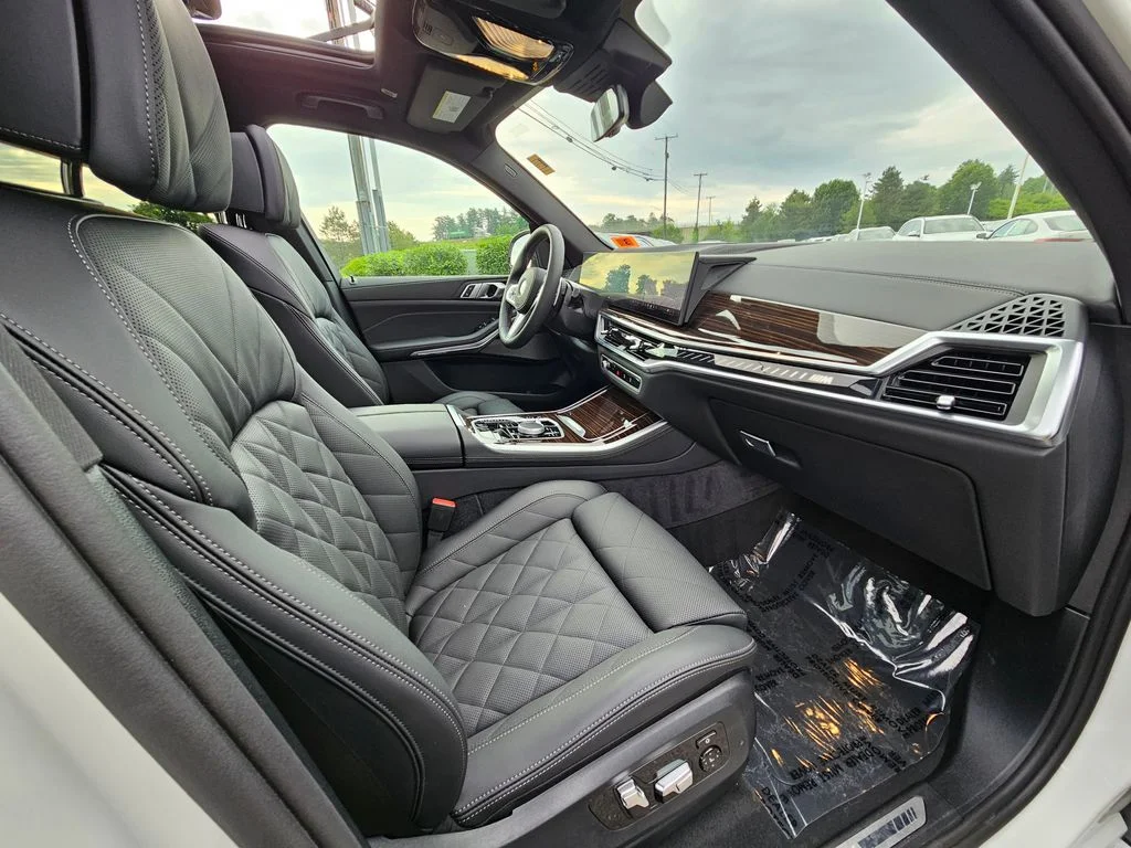 Certified Used 2026 White BMW M60i image 17