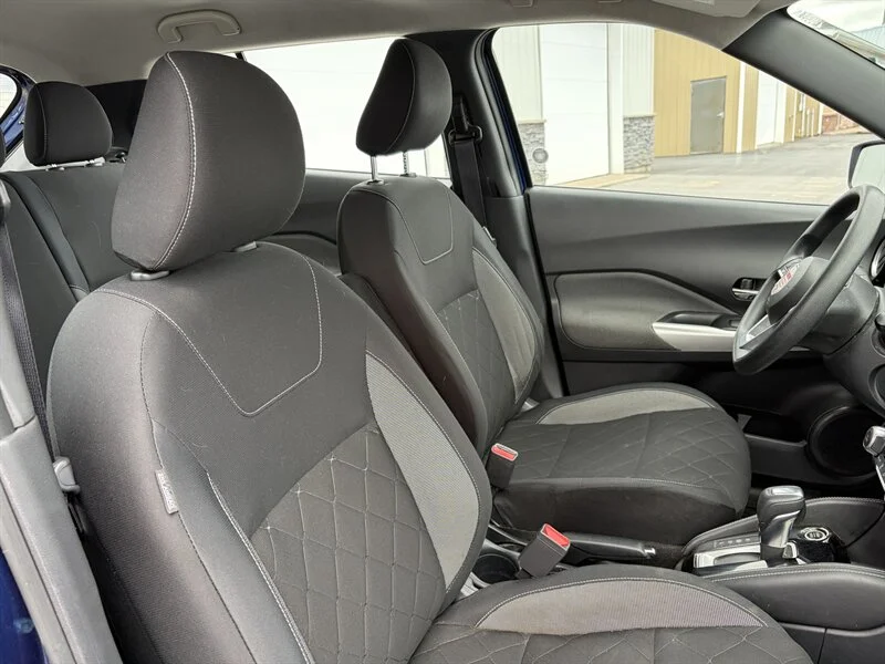 Used 2020 Blue Nissan SV image 7