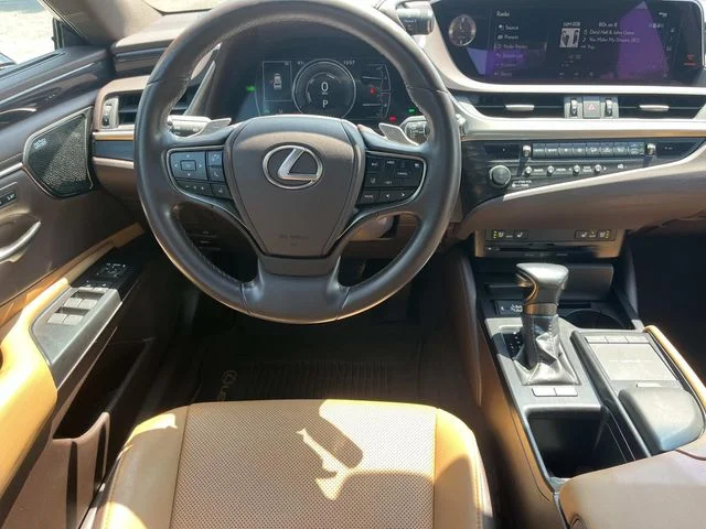 Certified Used 2020 MATADOR RED MICA Lexus 300h image 13