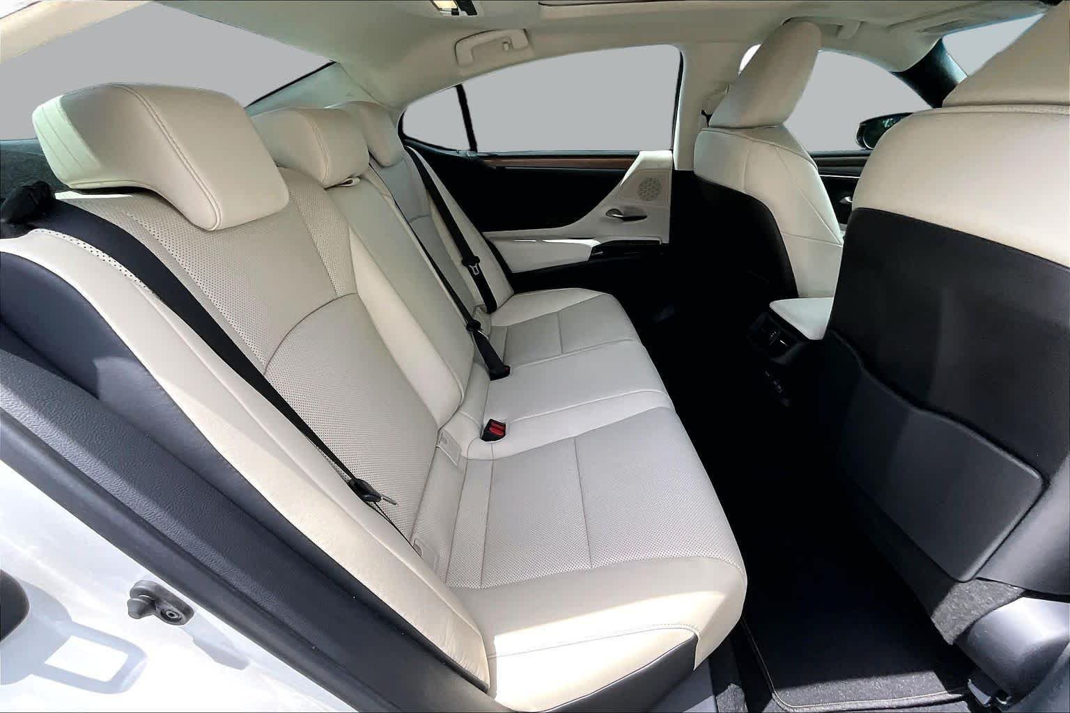 Used 2025 Eminent White Pearl Lexus  image 20