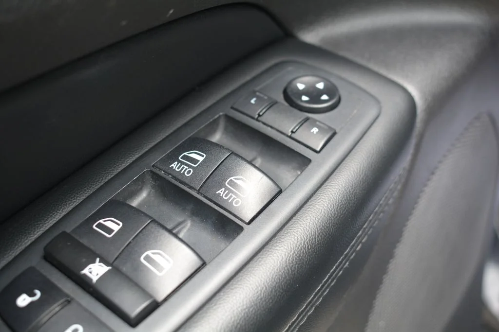 Used 2020 Black Jeep Laredo E image 8