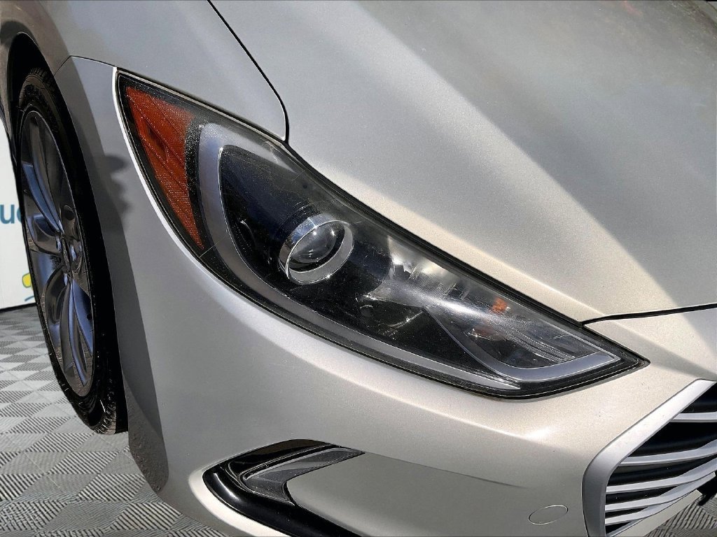 Used 2017 Beige Hyundai SE image 29