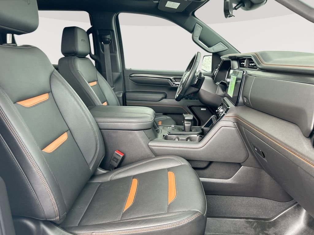 Used 2023 White GMC AT4 image 31