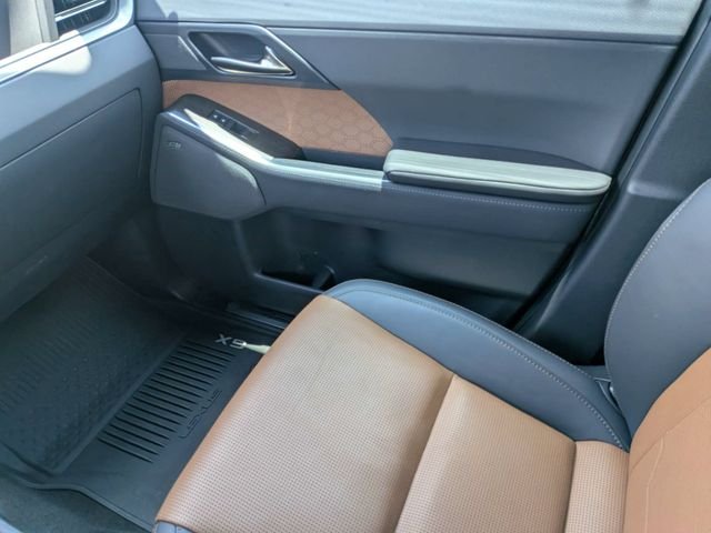 Used 2024 Green Lexus 550 Luxury+ image 20