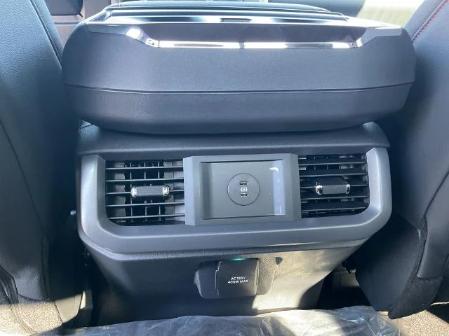 New 2025 Oxford White Ford XLT image 15