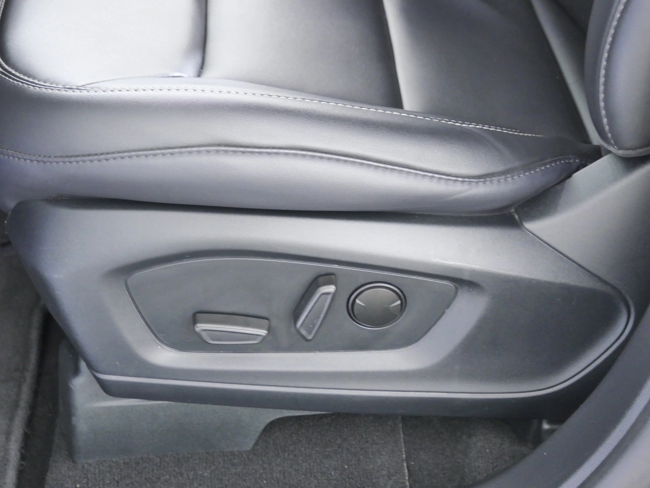 Used 2024 Iconic Silver Metallic Ford XLT image 24