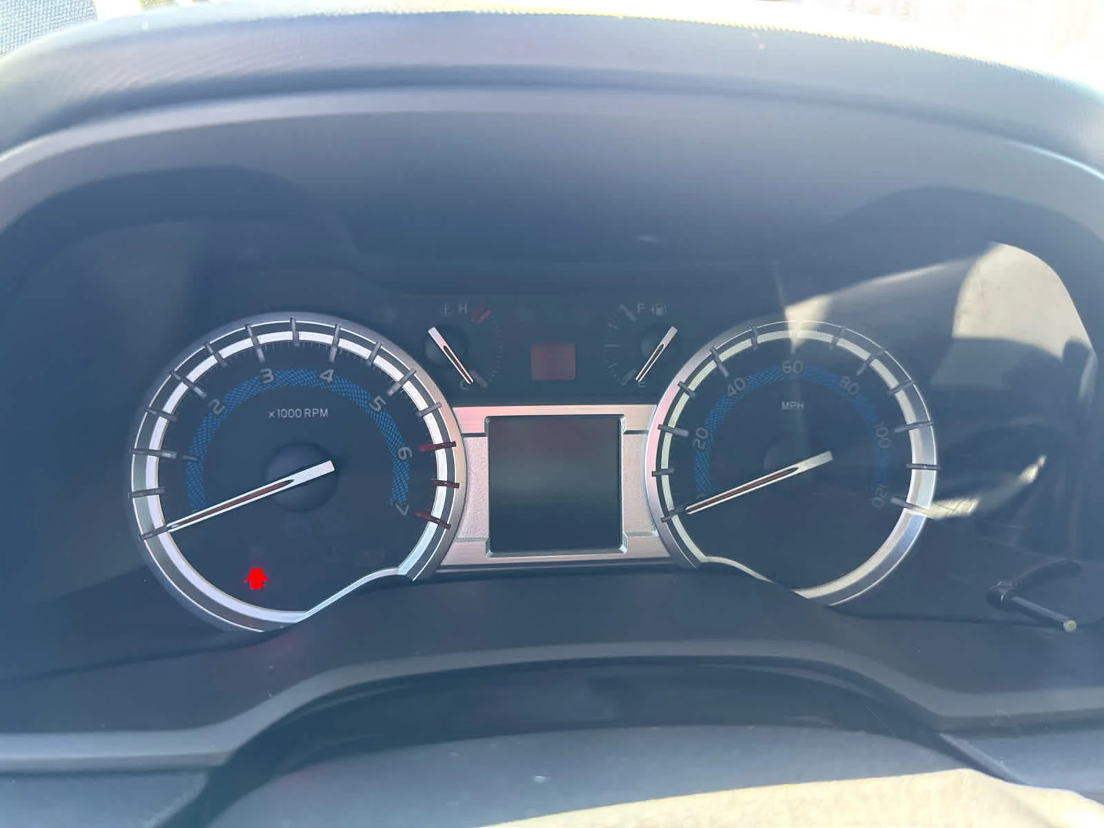 Used 2014 Magnetic Gray Metallic Toyota SR5 Premium image 10