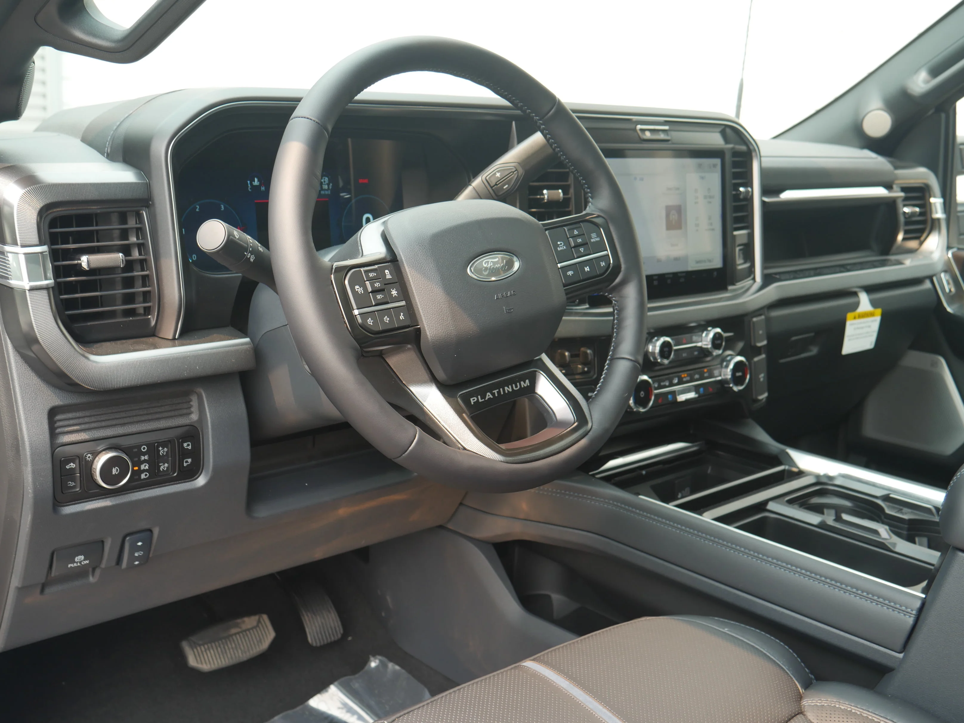 New 2026 Star White Metallic Tri-Coat Ford Platinum image 4
