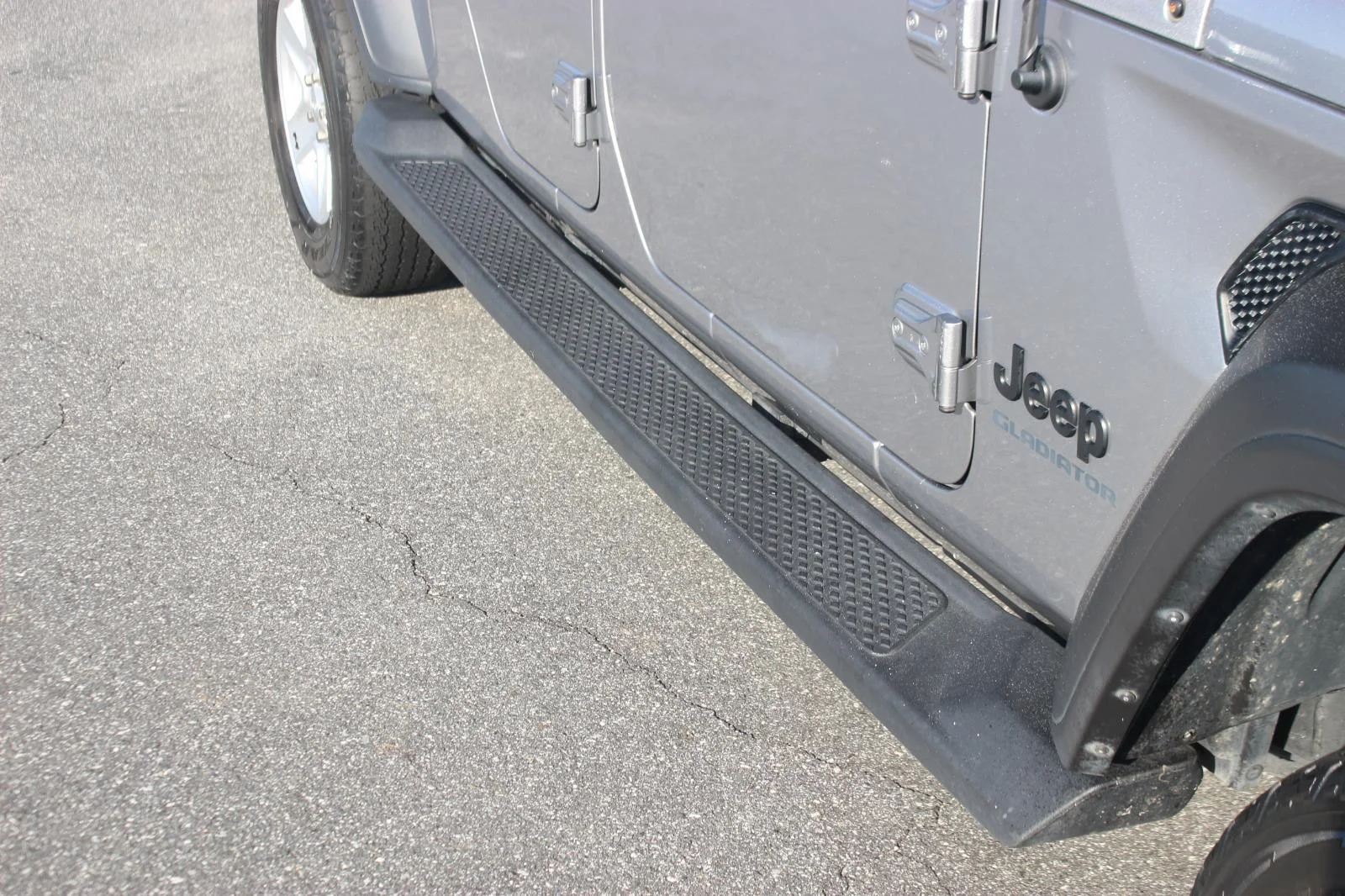 Used 2020 Silver Jeep Sport S image 10