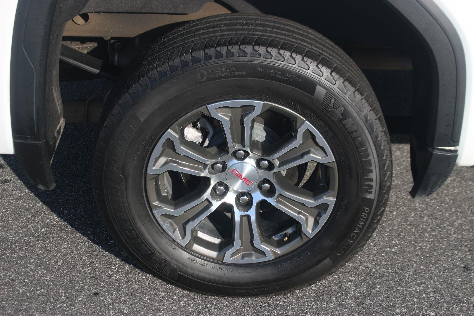 Used 2025 Summit White GMC SLT image 38