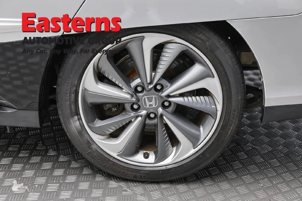 Used 2018 Silver Honda Touring image 8