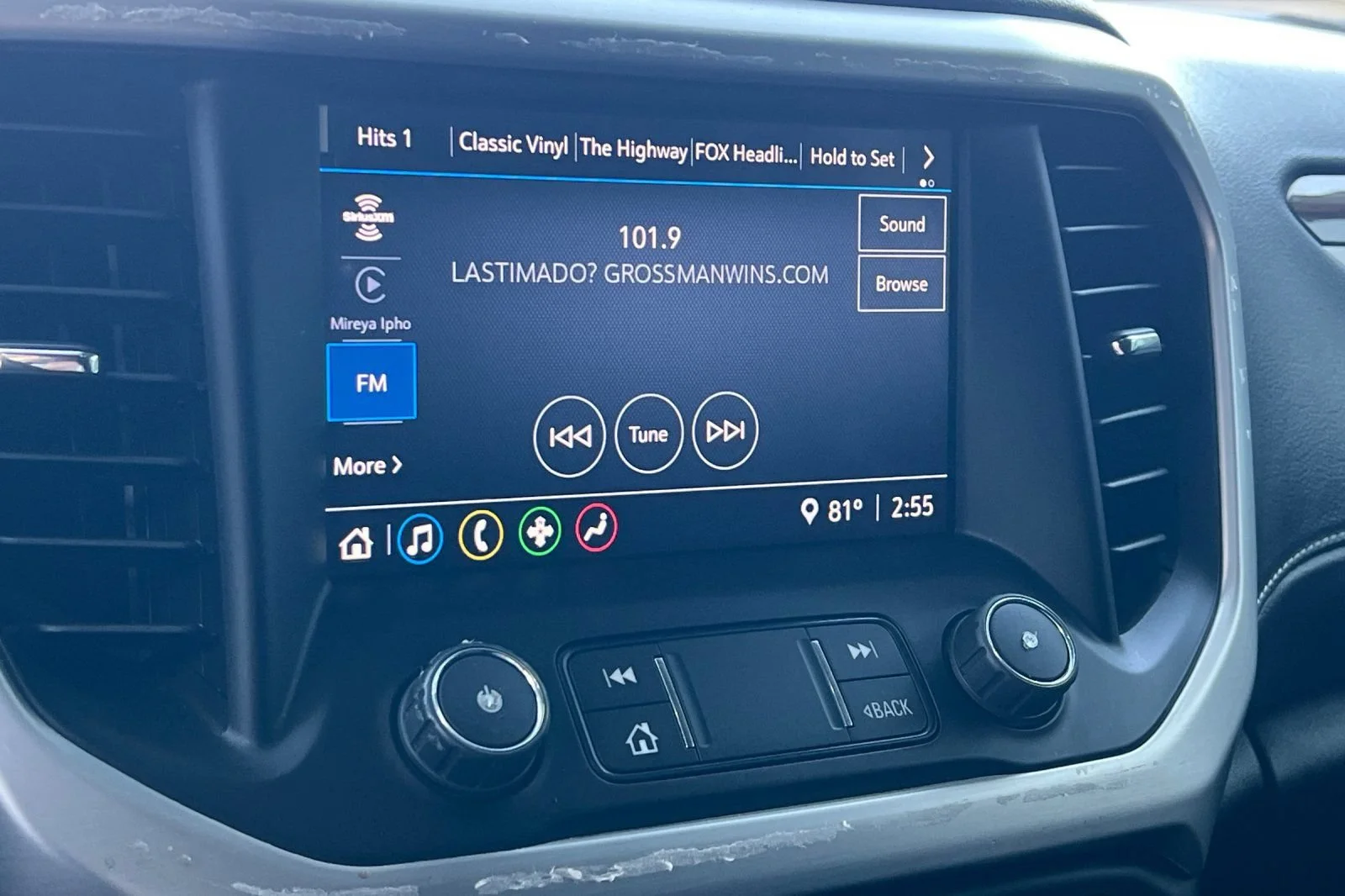 Used 2023 Sterling Metallic GMC SLE image 18