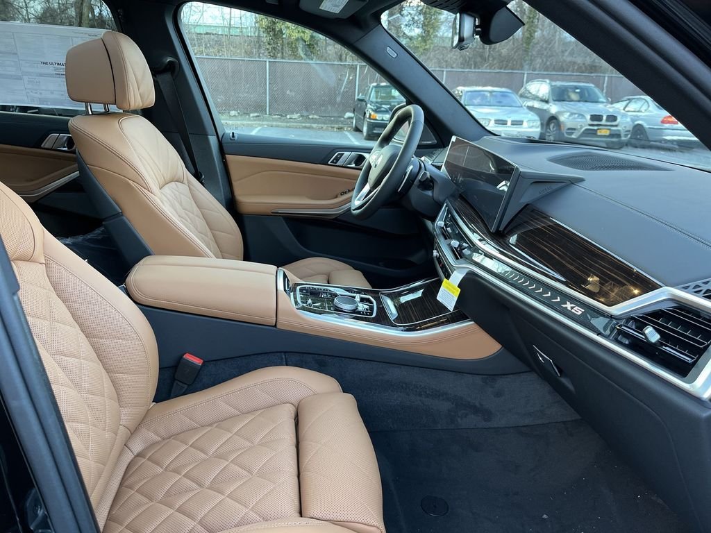 Used 2026 Black Sapphire Metallic BMW xDrive40i image 25