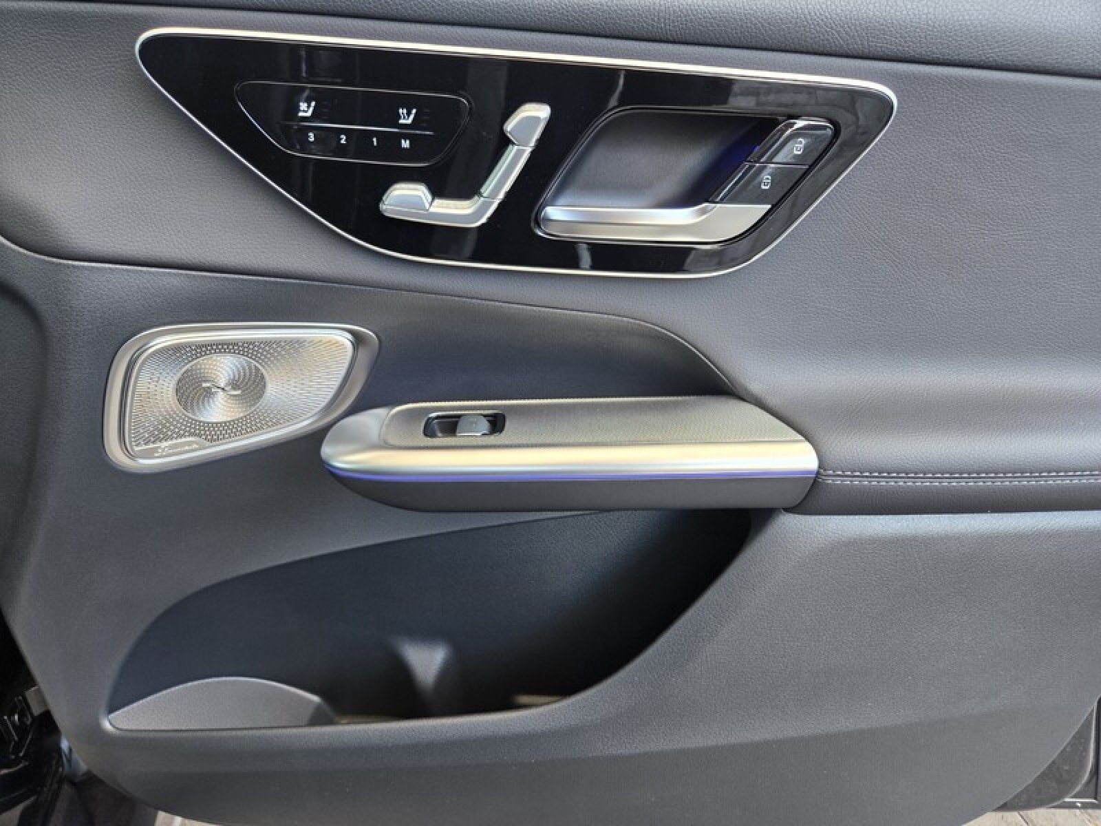 New 2026 Graphite Grey Metallic Mercedes-Benz GLC 300 SUV image 20