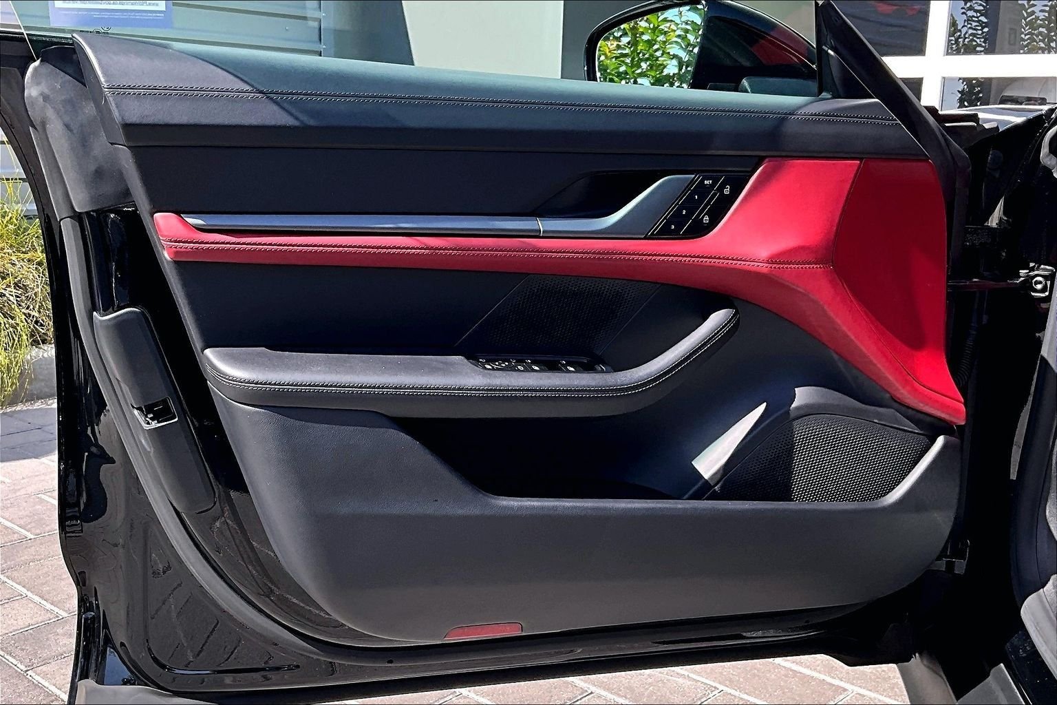 Used 2025  Porsche  image 23