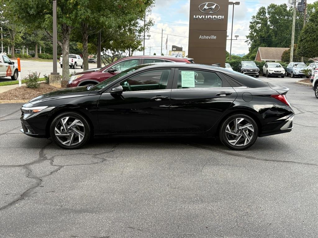 Certified Used 2025 Abyss Black Pearl Hyundai Limited image 3
