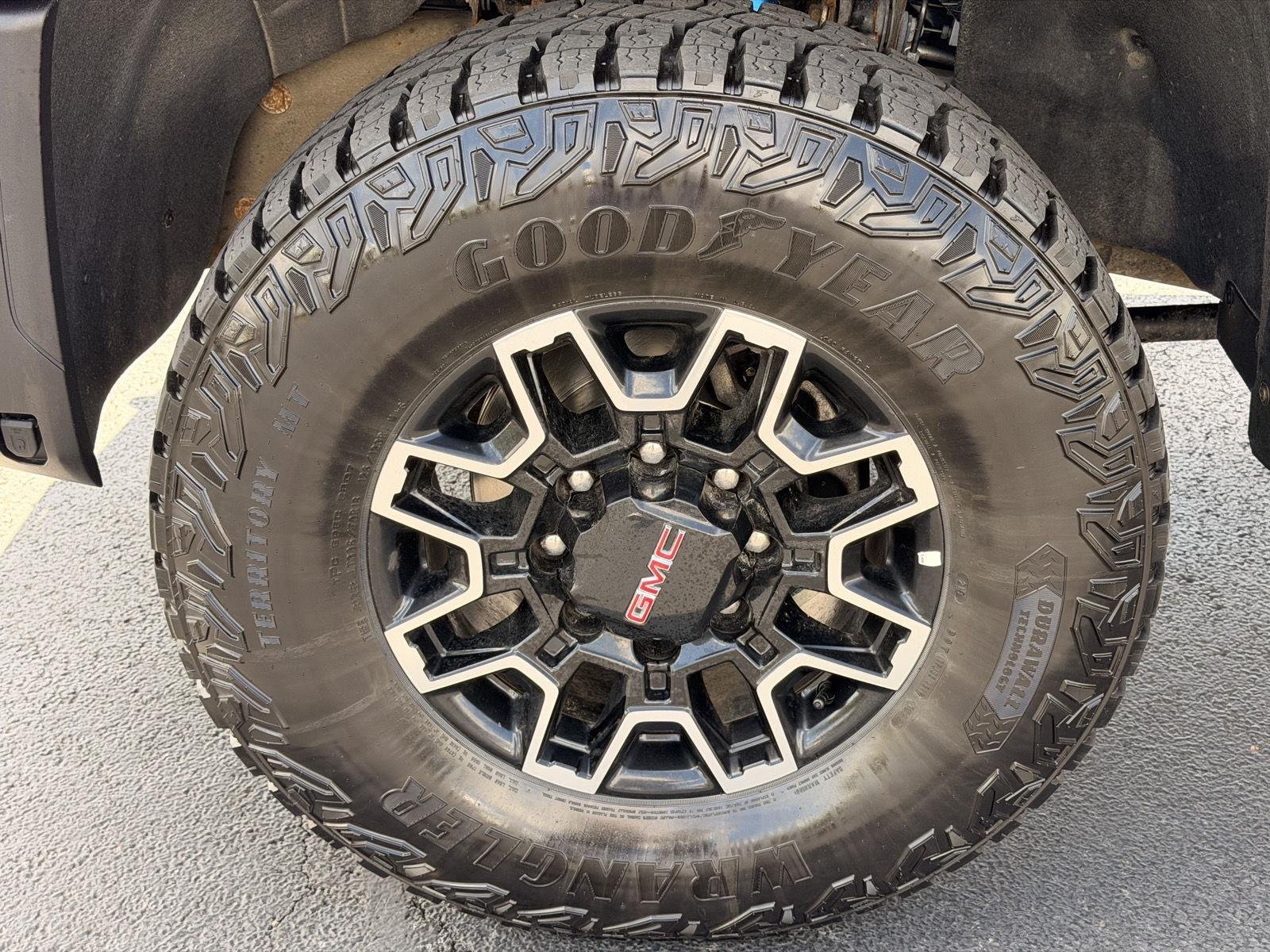 Used 2025 Onyx Black GMC AT4X image 24