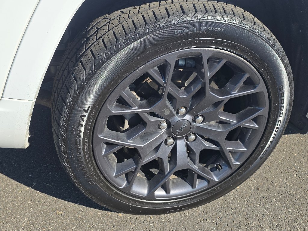 Used 2023 White/off-white Jeep Summit image 6
