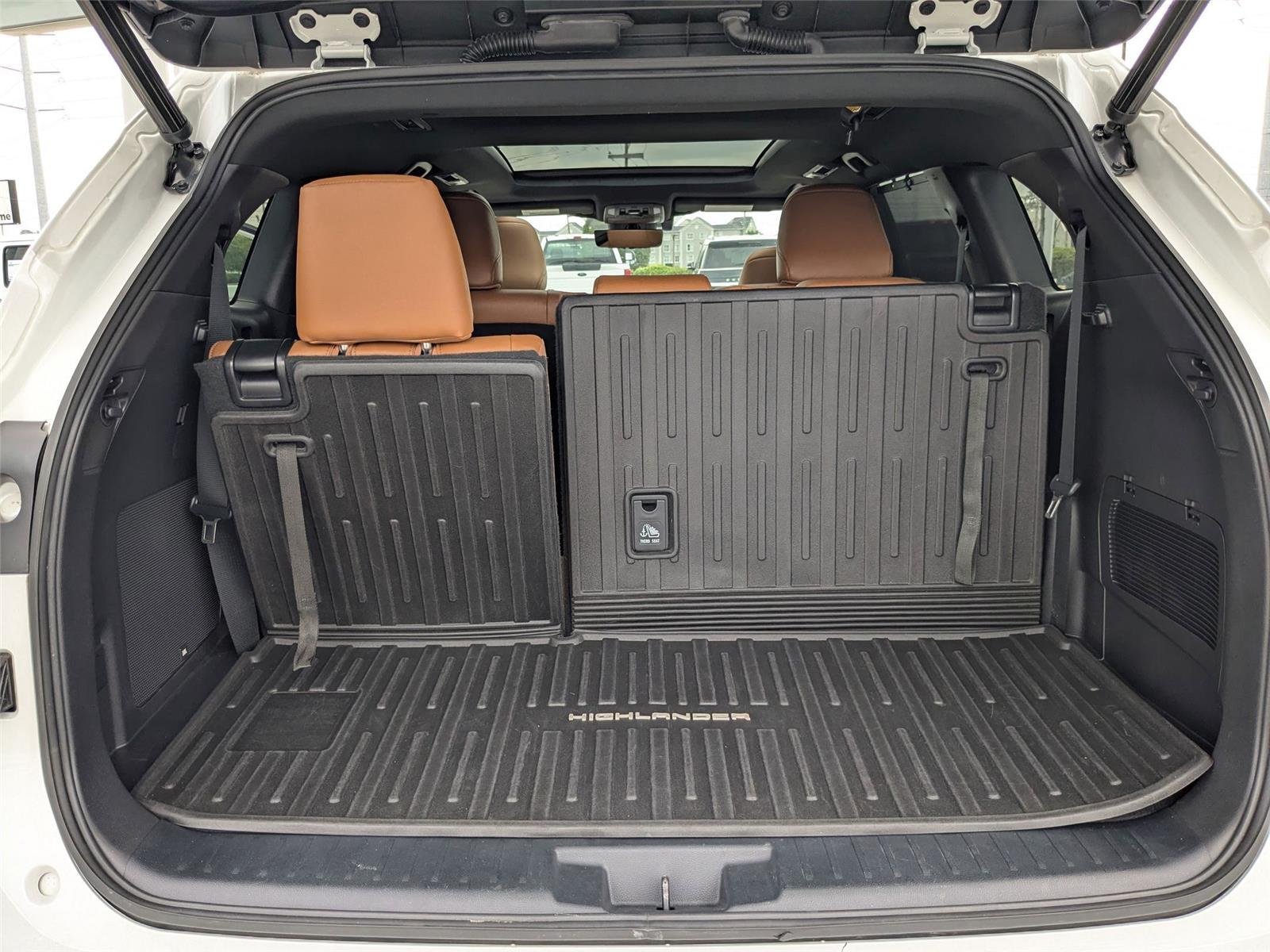 Used 2022 Wind Chill Pearl Toyota Platinum image 28