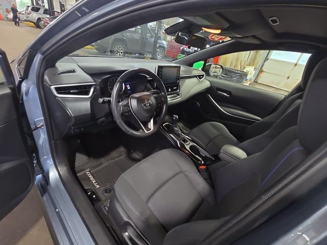 Used 2020  Toyota SE image 15