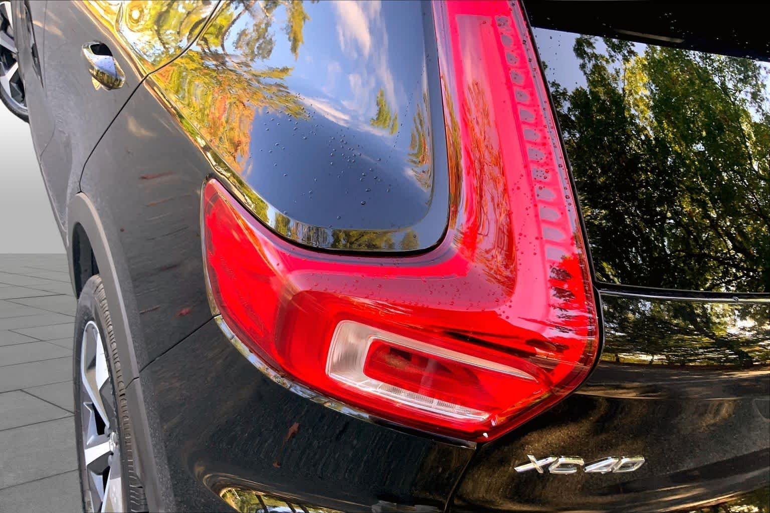 Used 2024 Onyx Black Metallic Volvo Plus Bright Theme image 27