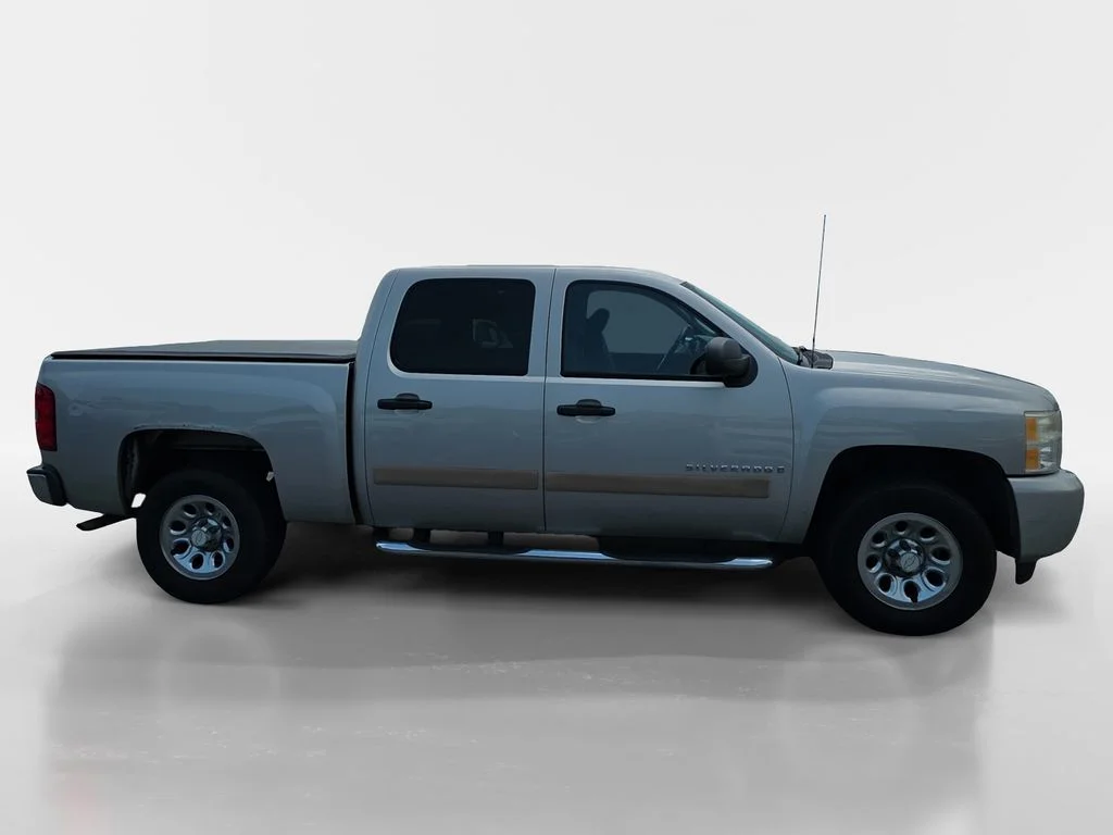 Used 2007 Silver Birch Metallic Chevrolet LT image 3