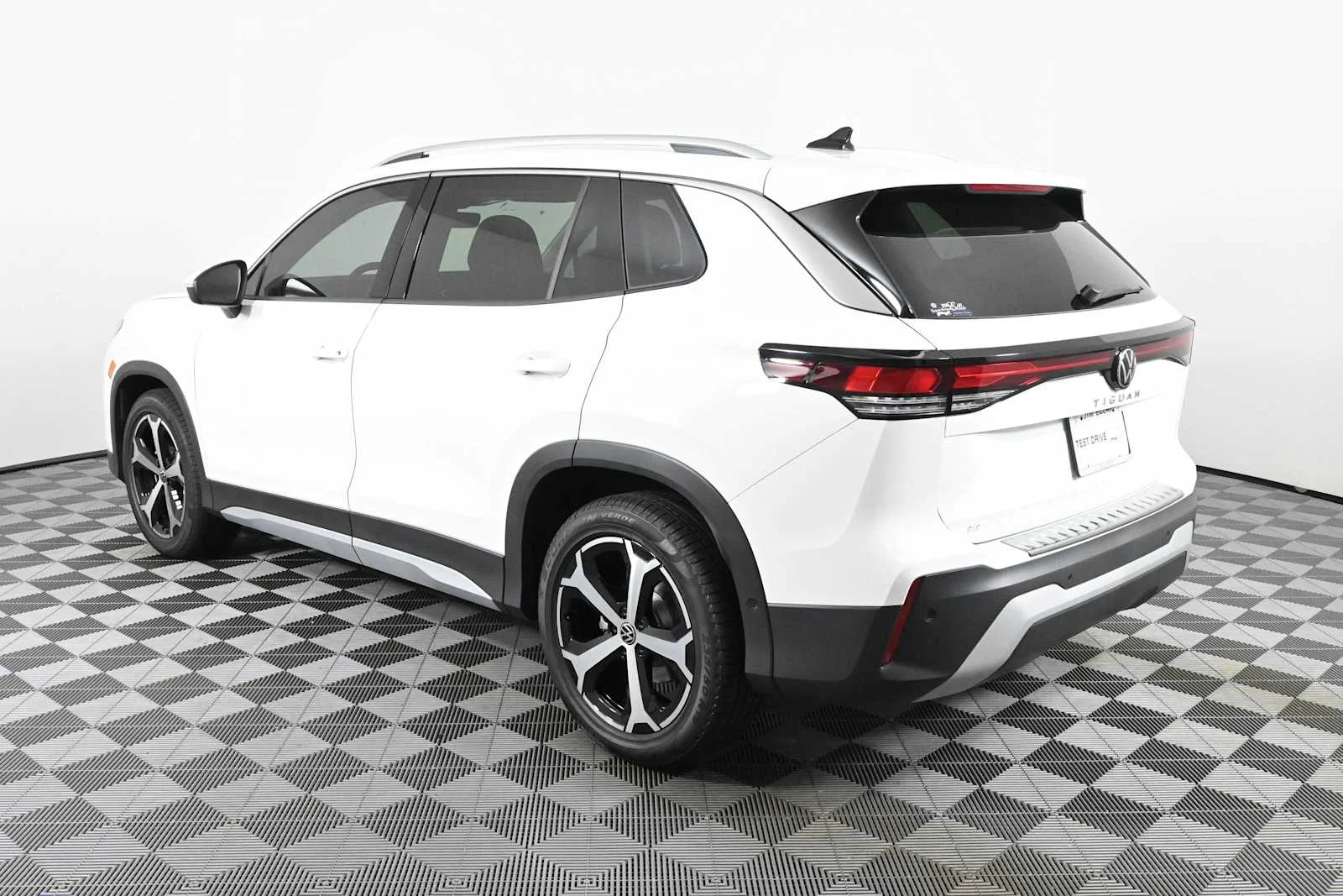 New 2026 Pure White Volkswagen SE image 7
