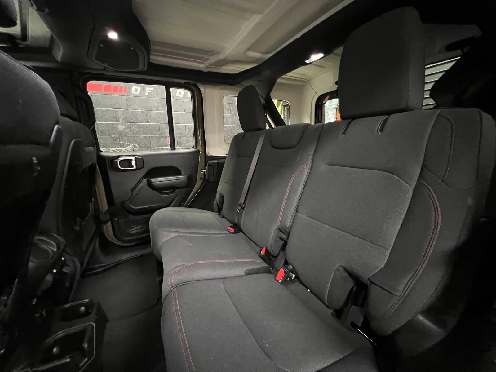 Used 2025  Jeep Rubicon image 24