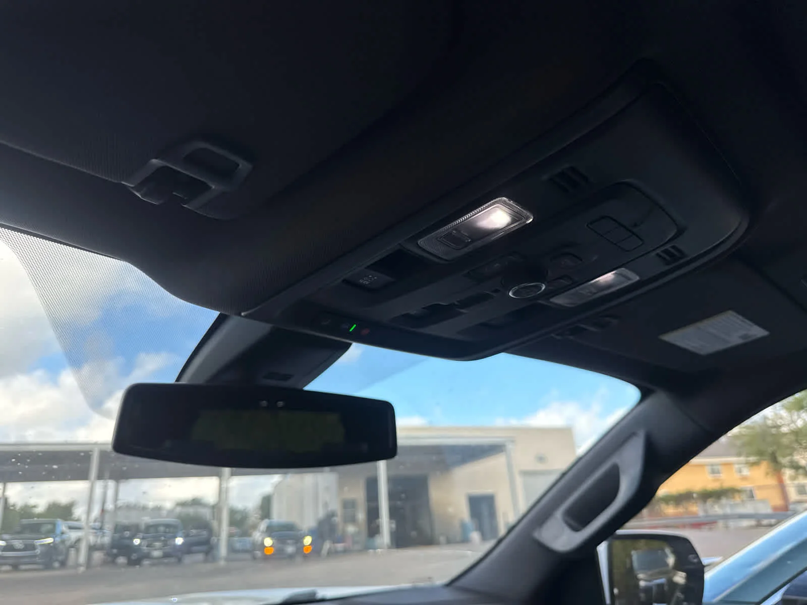 Used 2021 White Frost Tricoat GMC SLT image 14