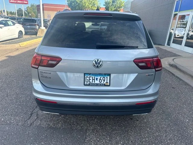 Used 2021 Silver Metallic Volkswagen 2.0T SE image 4