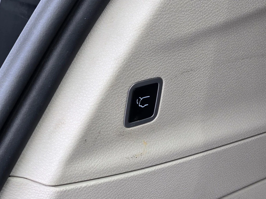 Used 2024 White Chrysler Touring L image 14