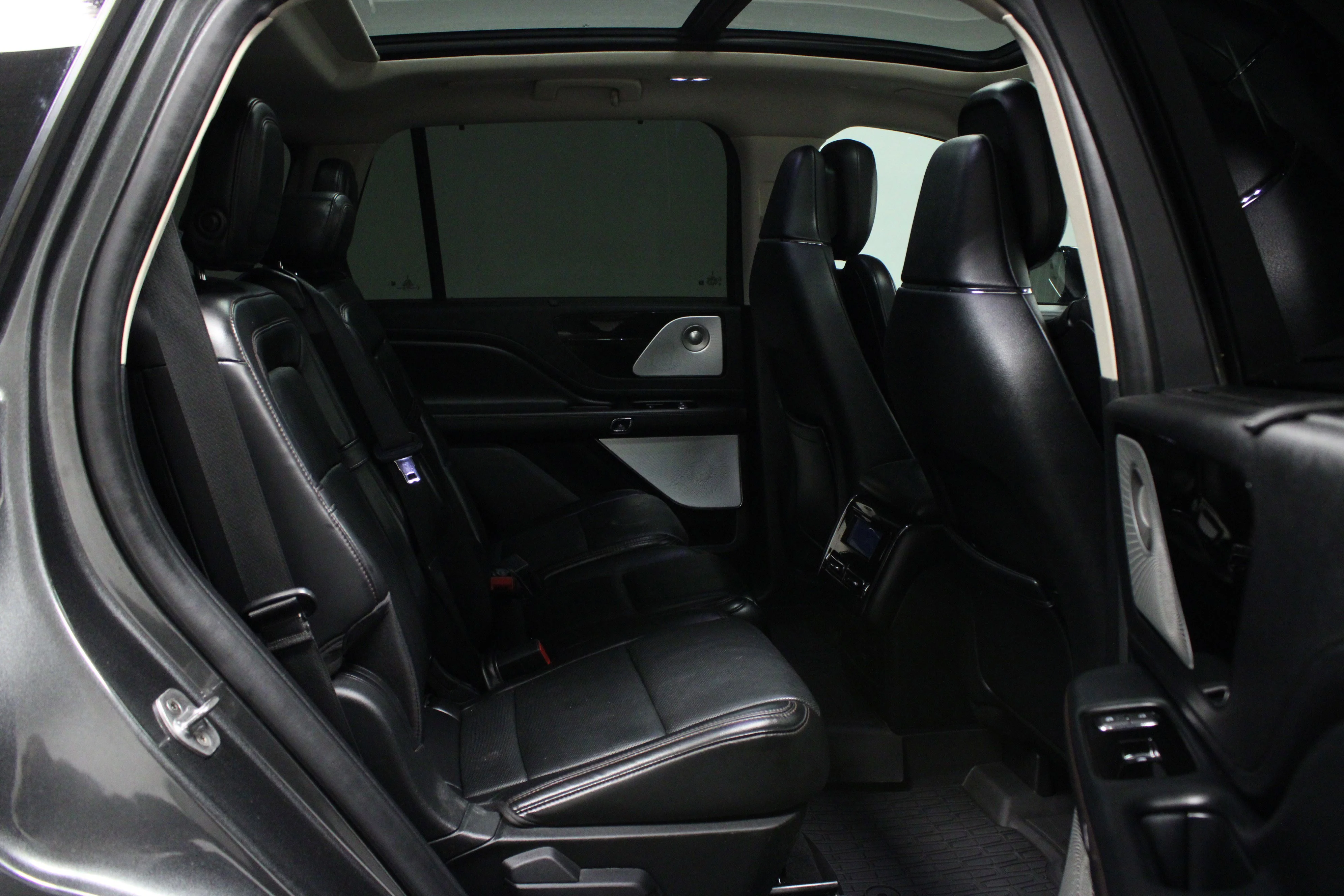 Used 2020 Magnetic Gray Lincoln Grand Touring image 16